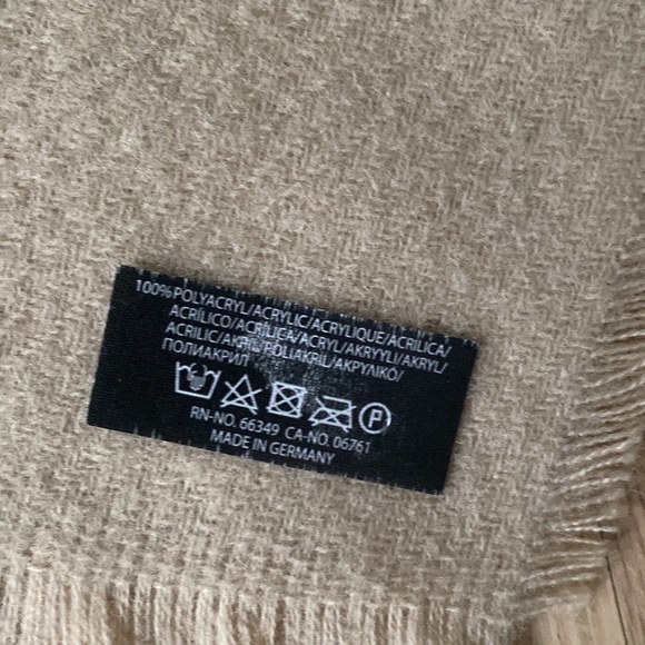 Gorgeous Warm Blanket Scarf Wrap - Picture 5 of 5